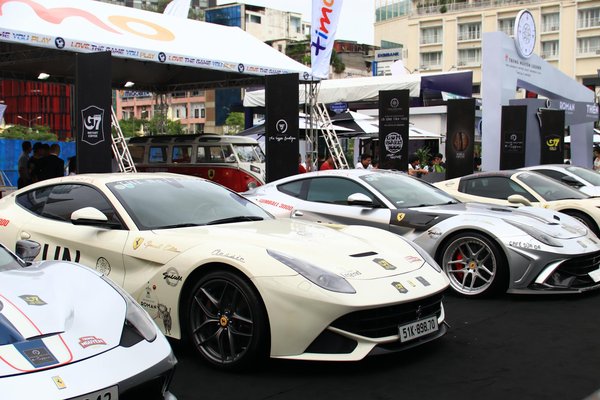 5 conseils éclatants pour intégrer des accessoires en argent dans vos looks d"été!